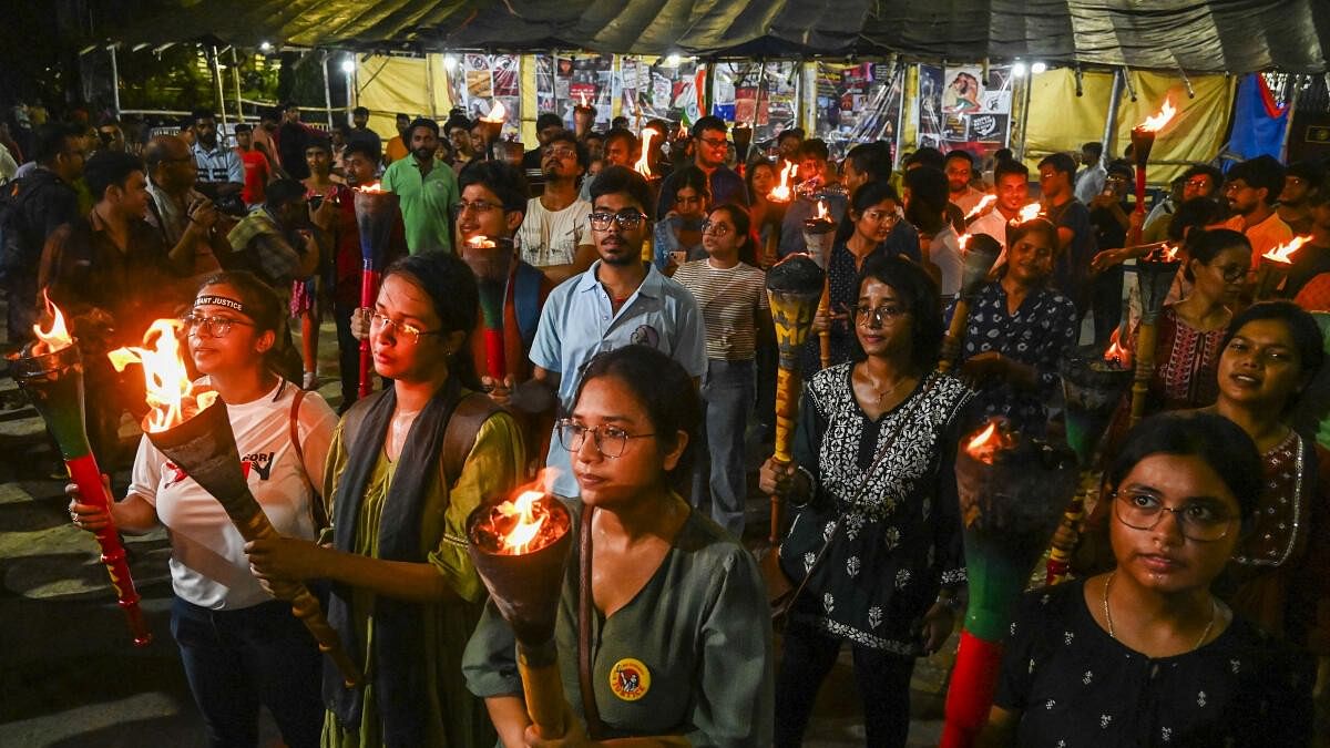 <div class="paragraphs"><p>Junior doctors participate in torch rally, demanding justice for the trainee doctor, a victim of rape and murder, in Kolkata.</p></div>