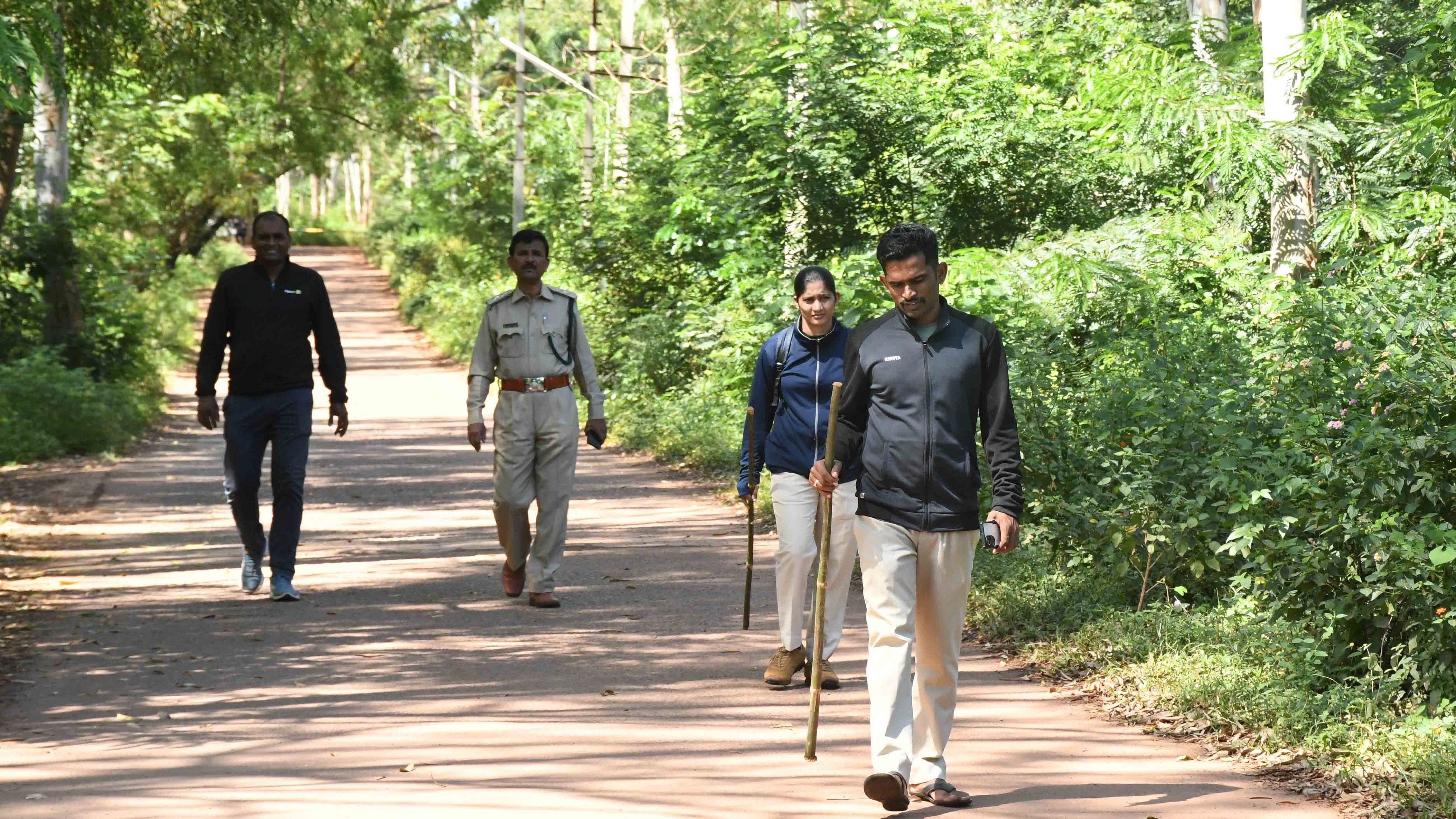 <div class="paragraphs"><p>Forest officials launch search operation to trap the leopard that was sighted on the Karnatak University campus in Dharwad on Sunday. </p></div>