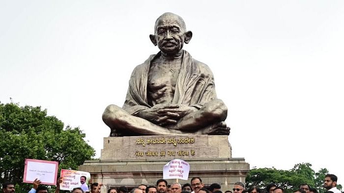 <div class="paragraphs"><p>The Gandhi Statue inside the Vidhana Soudha premises in Bengaluru.</p></div>