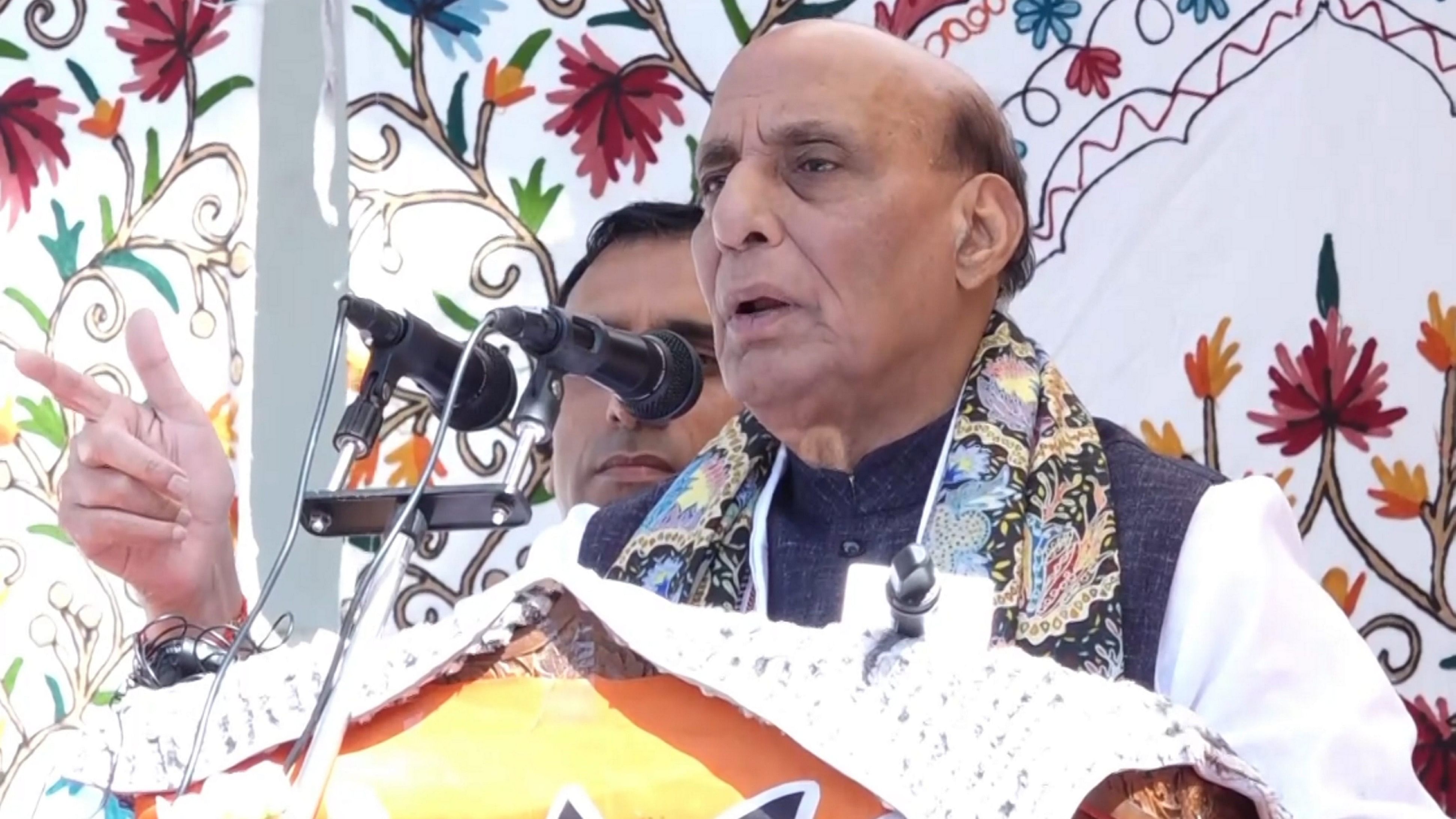 <div class="paragraphs"><p>Defence Minister Rajnath Singh addresses an election rally amid ongoing Jammu and Kashmir Assembly polls, in Gurez, Sunday, Sept. 29, 2024.</p></div>