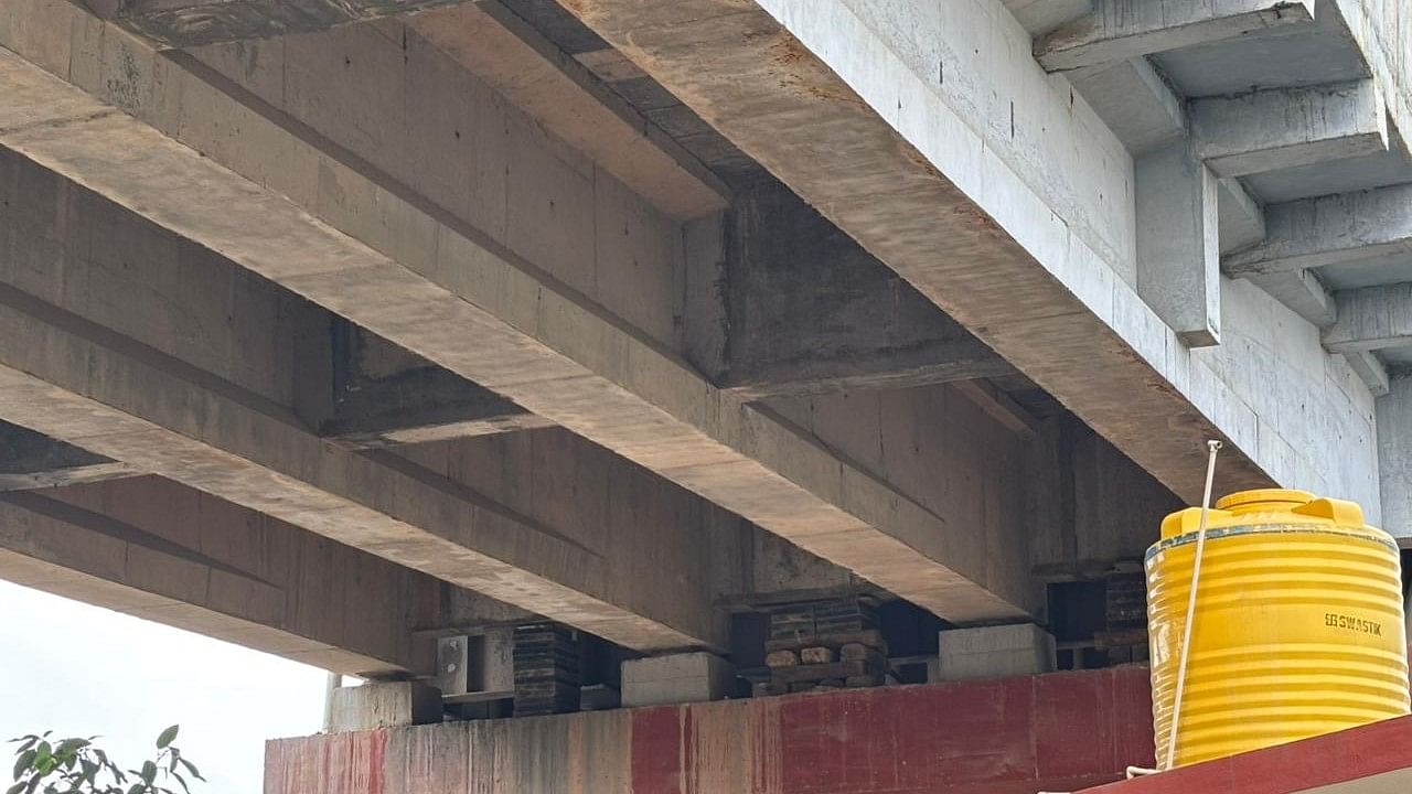 <div class="paragraphs"><p>Experts recommend restricting vehicles on the flyover until the repairs are done.</p></div>