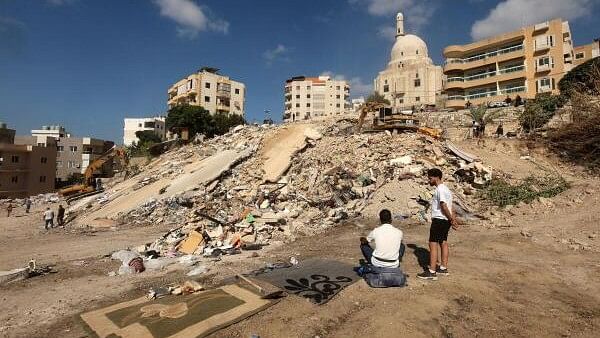 <div class="paragraphs"><p>People inspect the damage at the site of Sunday's Israeli attack on the city of Ain Deleb, amid the ongoing hostilities between Hezbollah and Israeli forces, in southern Lebanon.&nbsp;</p></div>