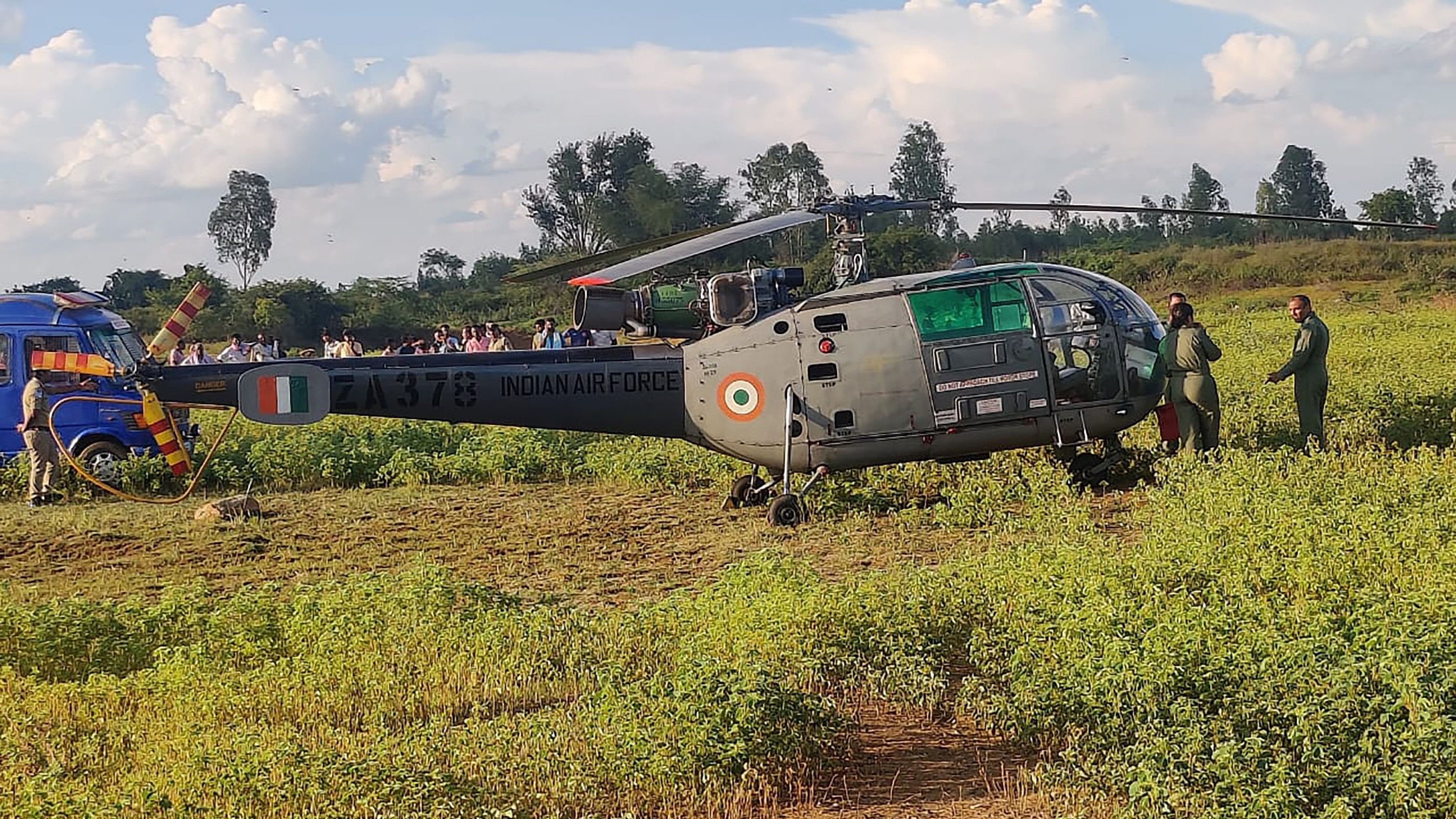 The Indian Air Force helicopter which made an emergency landing at Doddoru Karappanahalli Lake in Bangarpet taluk of Kolar district on Sunday.