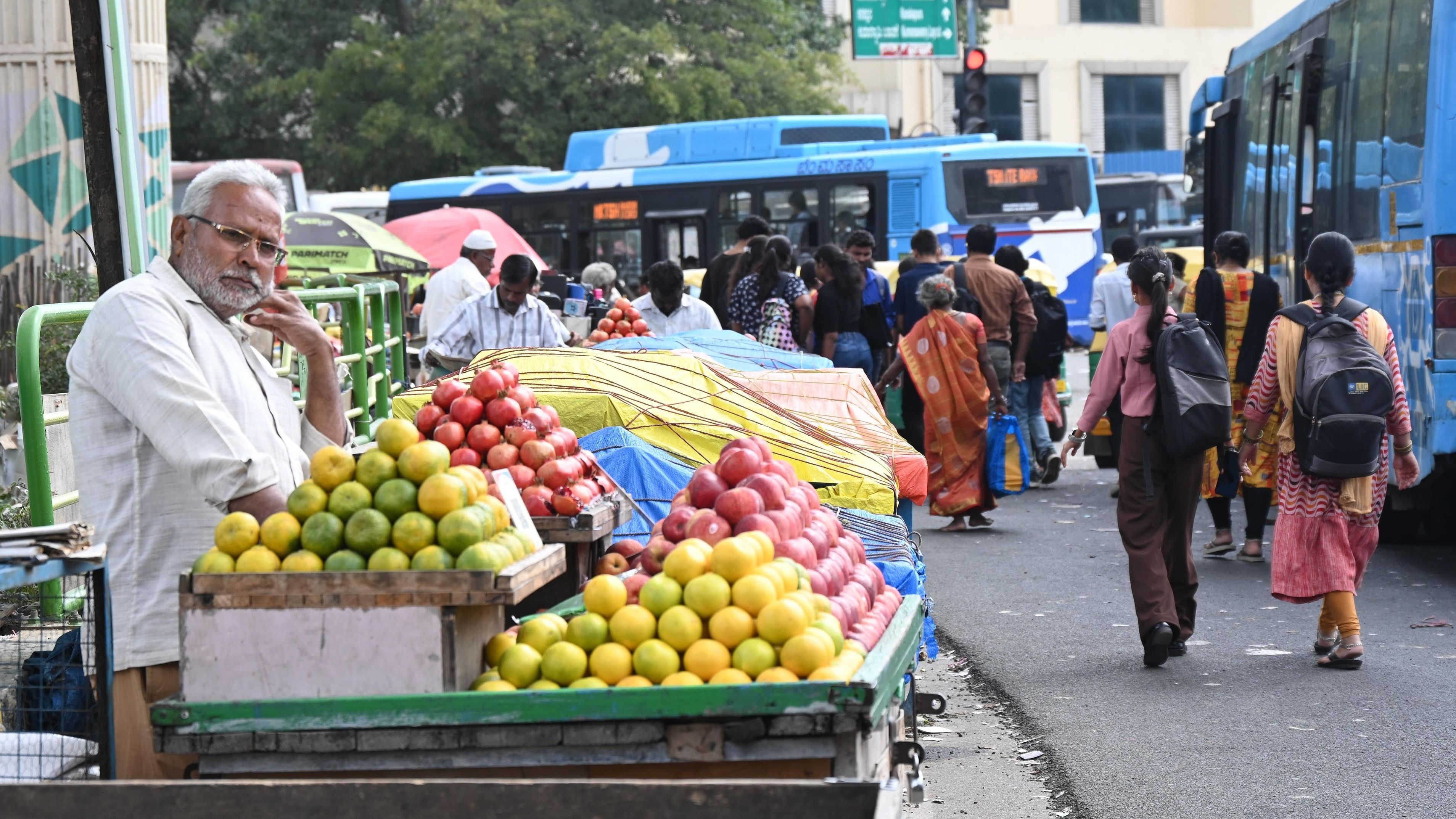 <div class="paragraphs"><p>Street vendors near the Banashankari bus stop.&nbsp;</p></div>