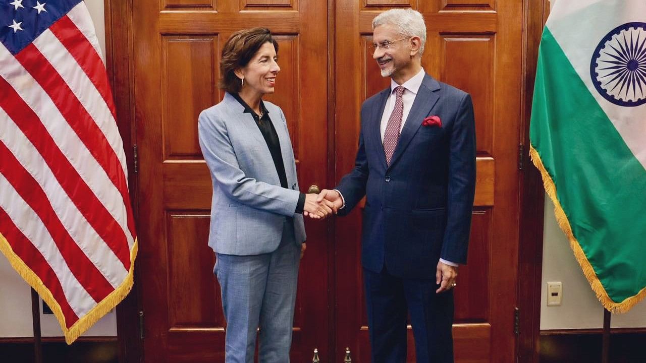 <div class="paragraphs"><p>External Affairs Minister S Jaishankar held a meeting with US Secretary of Commerce Gina Raimondo (L).</p></div>