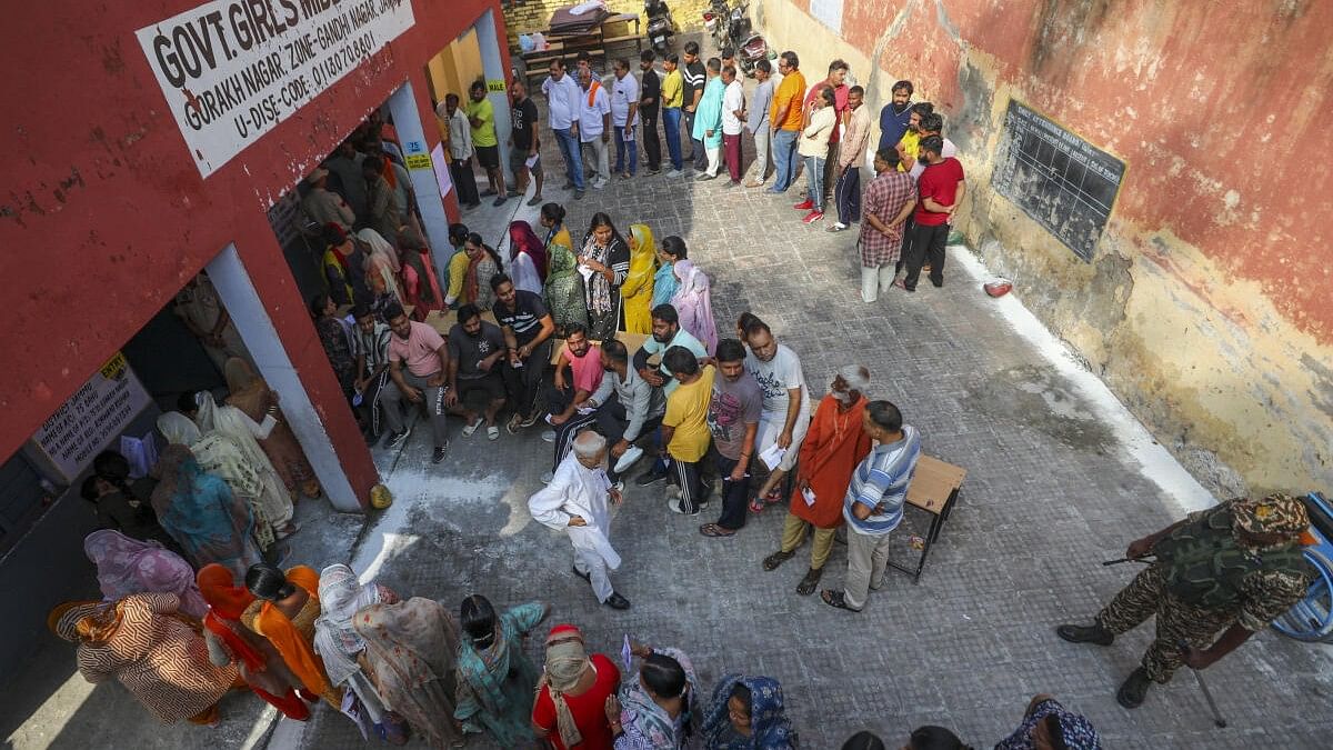 <div class="paragraphs"><p> People wait in queues to cast their votes at a polling booth during the third and final phase of the Jammu &amp; Kashmir Assembly elections, in Jammu, J&amp;K, Tuesday, October 1, 2024.</p></div>