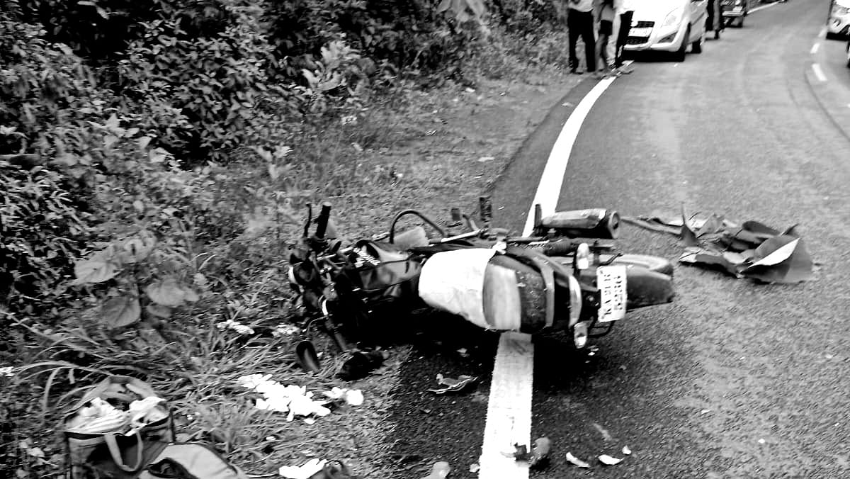 <div class="paragraphs"><p>The spot where accident took place at Pajegudde curve in Karkala Rural police station limits on Monday. </p></div>