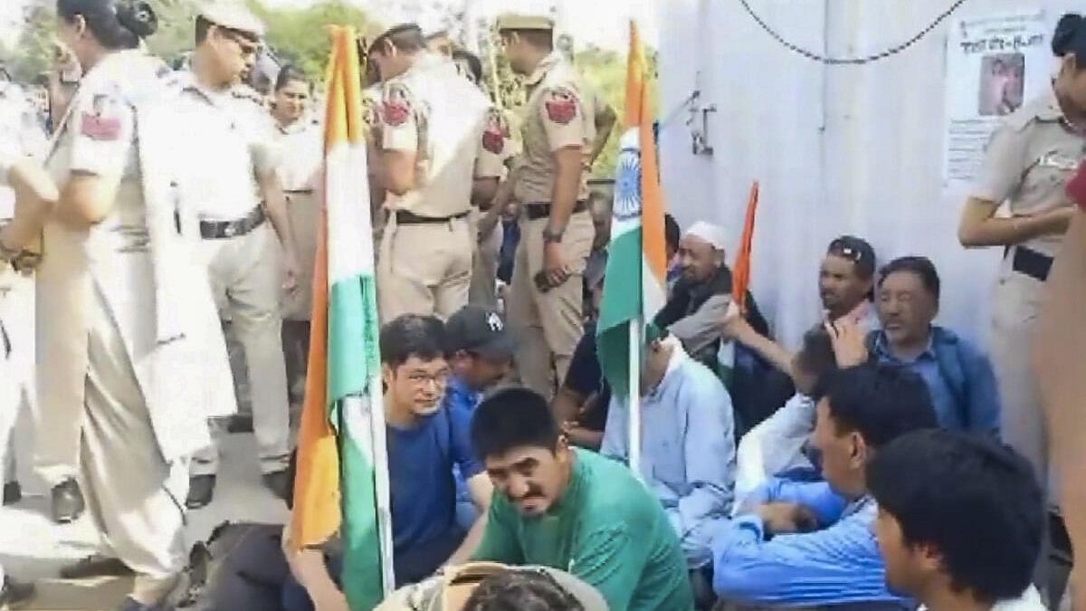 <div class="paragraphs"><p>Supporters of climate activist Sonam Wangchuk after they were detained by Delhi Police at Singhu border, in New Delhi, Tuesday, Oct 1, 2024</p></div>