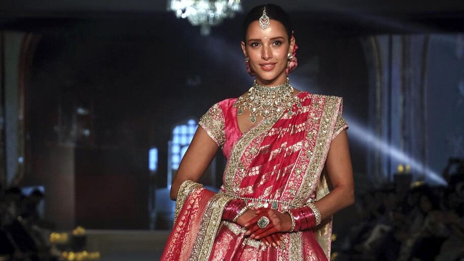 <div class="paragraphs"><p>Bollywood actor Tripti Dimri walks the ramp showcasing a creation of fashion designer Manish Malhotra during an event titled 'Namo Bharat: Walk for Courage, Walk for Service, and Walk for Heritage', in Mumbai, Tuesday, October 1, 2024.</p></div>