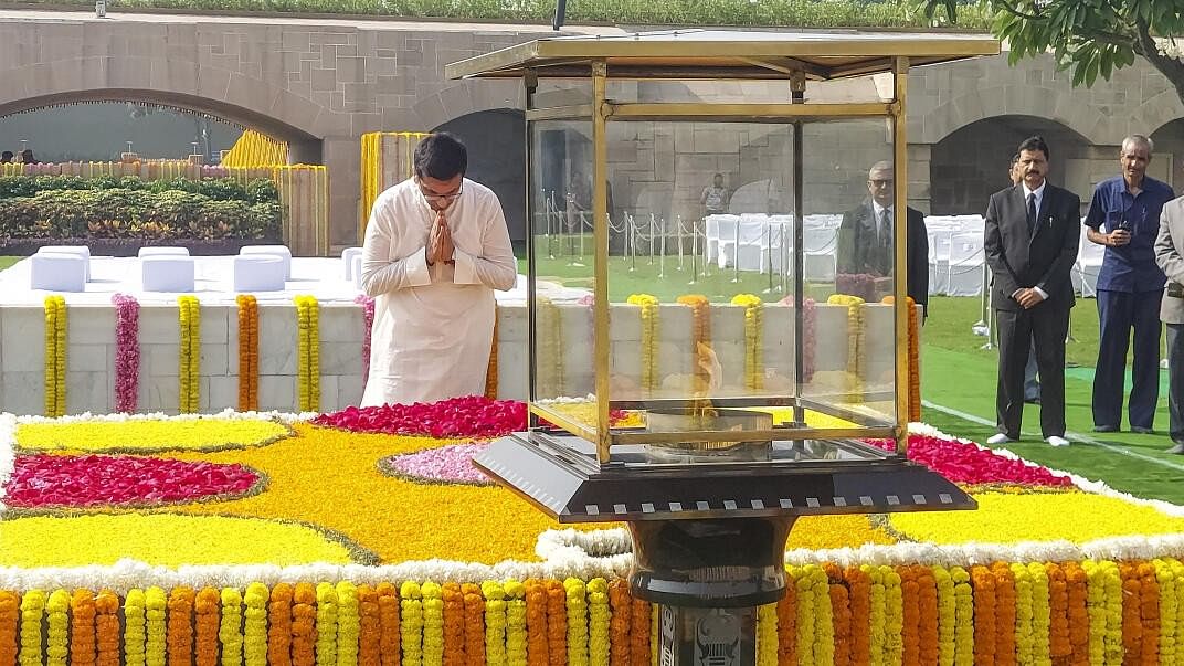 <div class="paragraphs"><p>Chief Justice of India (CJI) D.Y. Chandrachud pays homage to Mahatma Gandhi on his birth anniversary, at Rajghat in New Delhi, Wednesday, October 2, 2024.</p></div>