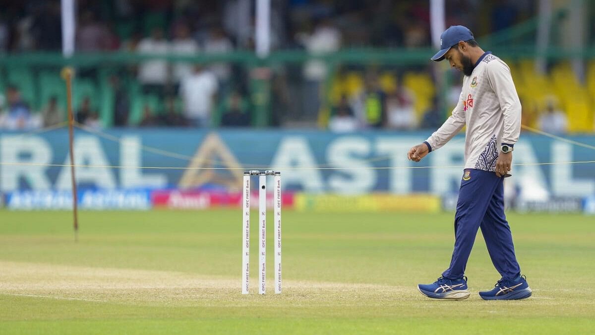 <div class="paragraphs"><p>Bangladesh’s Mushfiqur Rahim inspects the pitch on the third day of the second test cricket match between India and Bangladesh at the Green Park Stadium, in Kanpur.</p></div>