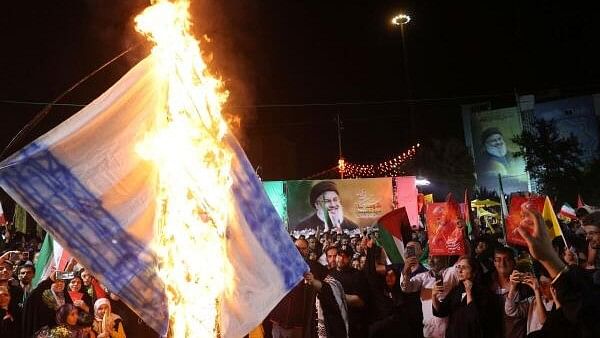 <div class="paragraphs"><p>Iranians celebrate after the IRGC attack on Israel</p></div>