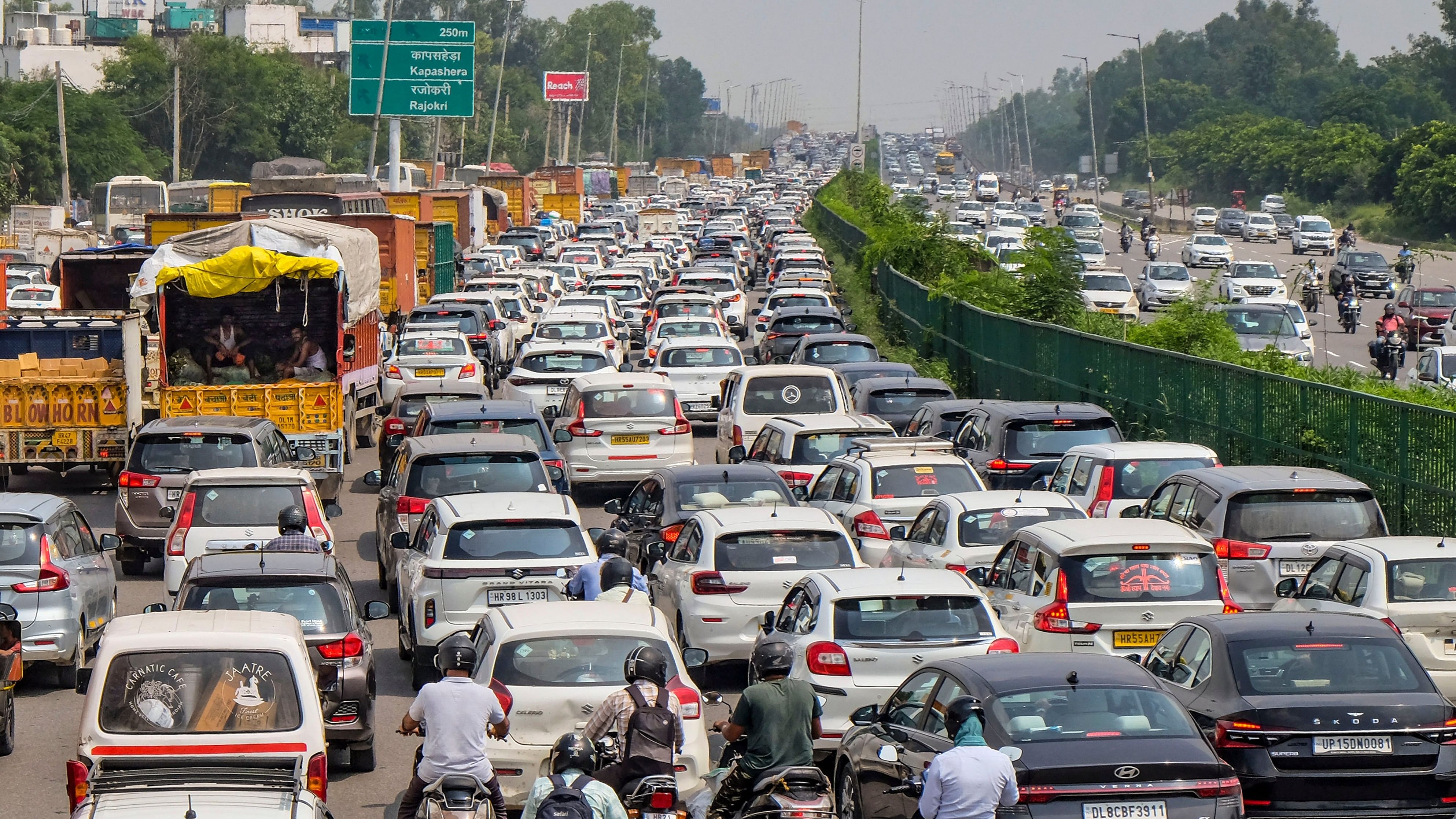 <div class="paragraphs"><p>Vehicles stuck in a traffic jam on Delhi-Gurugram expressway. (Representative image)</p></div>