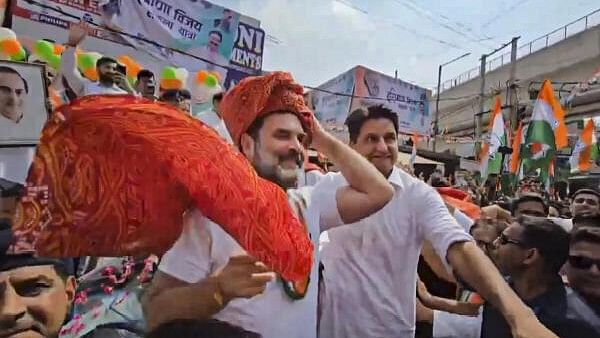 <div class="paragraphs"><p>Congress leader Rahul Gandhi with party leader Deepender Singh Hooda during his 'Haryana Vijay Sankalp Yatra' ahead of Haryana Assembly elections.</p></div>