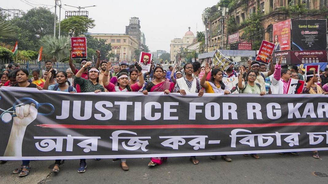 <div class="paragraphs"><p>Members of Bengal Junior Doctors' Front and others take part in a mega rally on 'Mahalaya' to demand justice for the  sexual assault and murder of a trainee doctor at RG Kar Medical College and Hospital, in Kolkata.</p></div>