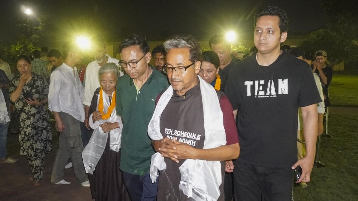 <div class="paragraphs"><p>Climate activist Sonam Wangchuk and other Ladakhis pay tribute to Mahatma Gandhi on his birth anniversary after they were brought to Rajghat, in New Delhi, Wednesday, October 2, 2024. Wangchuk and the Ladakhis were under police detention for the past two days for violating prohibitory orders during their 'Delhi Chalo Padyatra'.</p></div>