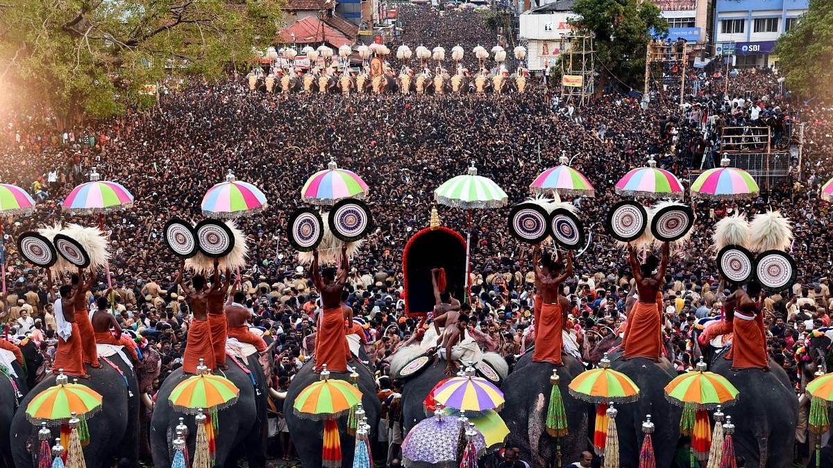 <div class="paragraphs"><p>A file image of devotees witnessing the famous 'umbrella exchange' by Thiruvambadi and Paramekkavu Devaswams in connection with the Thrissur Pooram.</p></div>