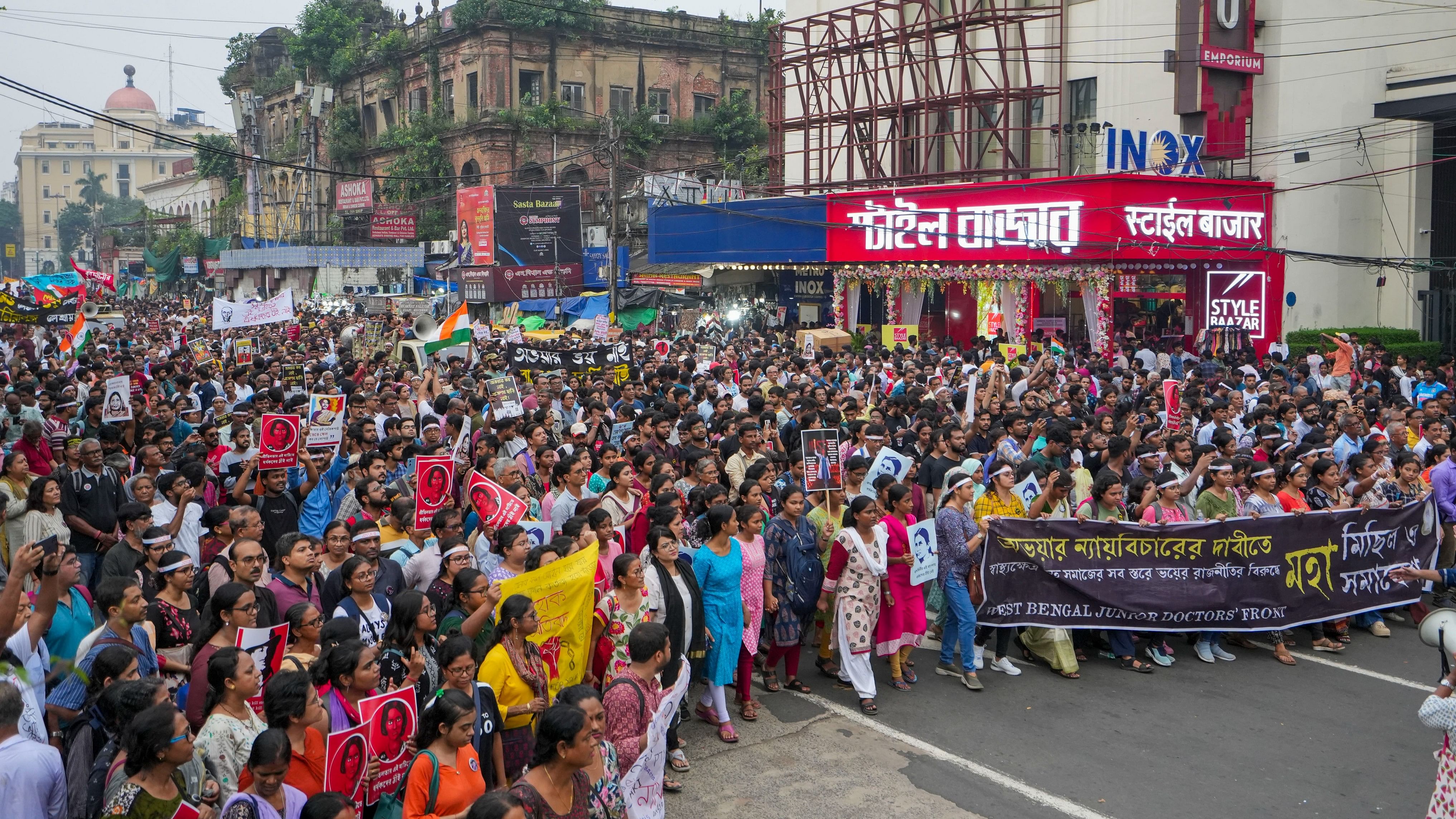 <div class="paragraphs"><p>Members of Bengal Junior Doctors' Front and others take part in a mega rally.</p></div>