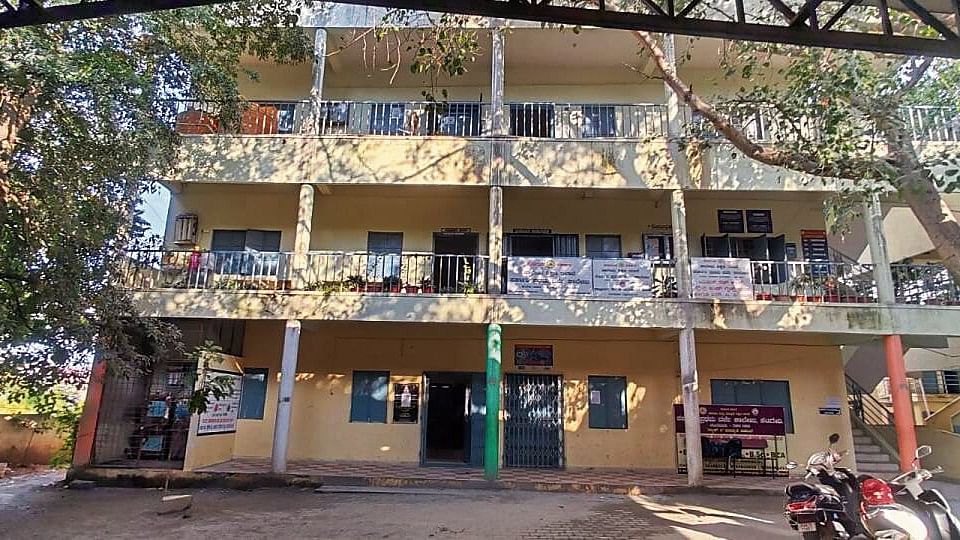 <div class="paragraphs"><p>The Government First Grade College at 1st Main Road, Kengeri Satellite Town. It shares its premises with the Government High School. </p></div>