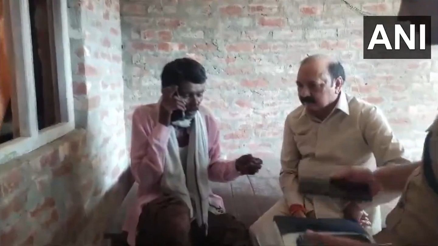 <div class="paragraphs"><p>Dalit man&nbsp;speaks to Rahul on phone. (Screengrab from the video)</p></div>