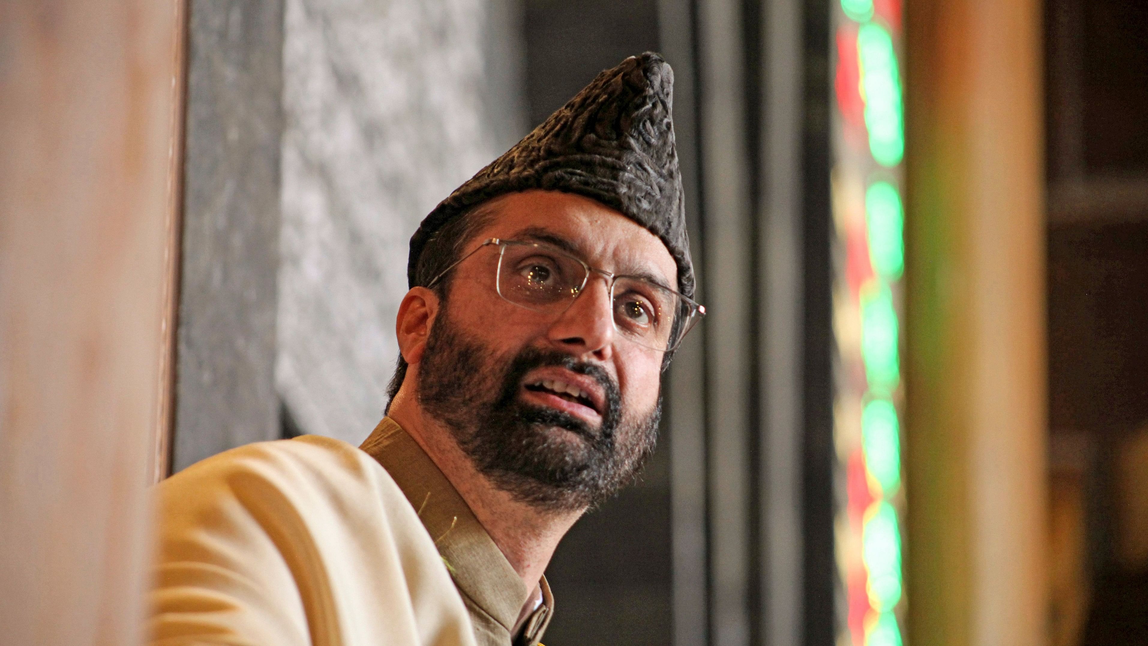 <div class="paragraphs"><p> Hurriyat Conference Chairman and Chief Cleric of Jammu and Kashmir, Mirwaiz Umar Farooq addresses at the historic Jamia Masjid after he was released from house arrest following four weeks of detention, in Srinagar, Friday, October 4, 2024. </p></div>