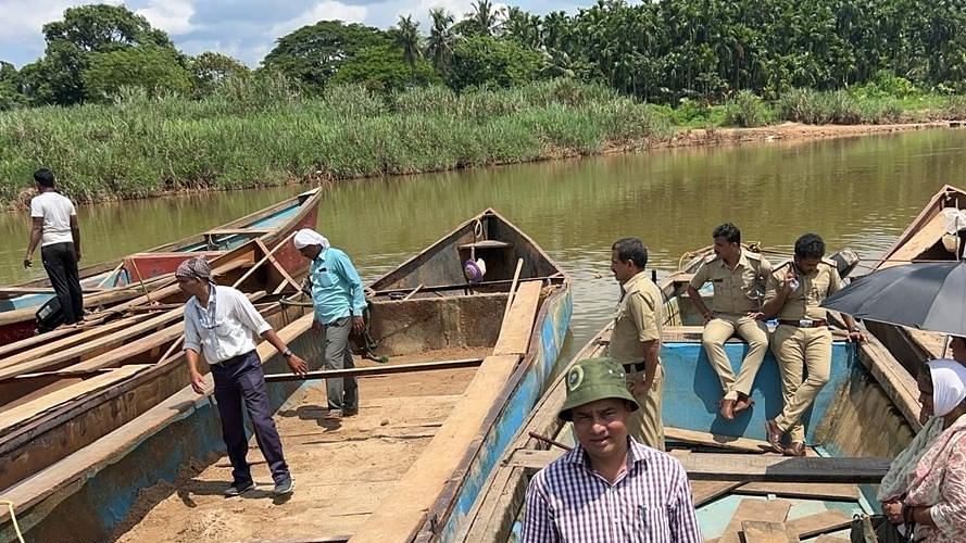 <div class="paragraphs"><p>Boats used for illegal sand extraction were seized by officials in Bantwal taluk.</p></div>