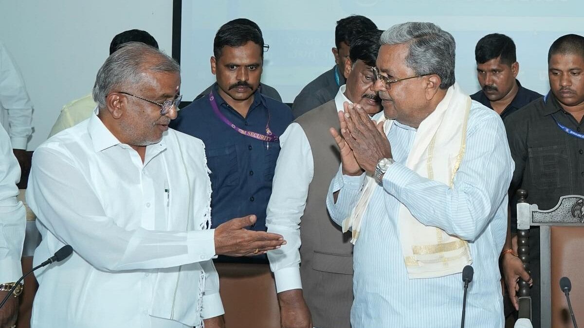 <div class="paragraphs"><p>Chief Minister Siddaramaiah(R) greets MLA G T Devegowda.</p></div>