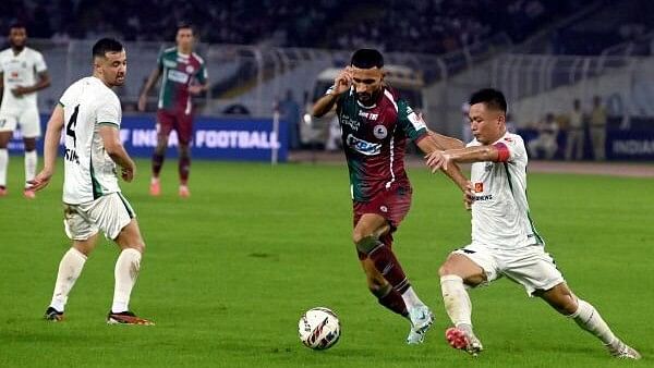 <div class="paragraphs"><p>Players of Mohammedan Sporting Club and Mohun Bagan Super Giants vie for the ball during the Indian Super League (ISL) 2024-25 match between Mohun Bagan SG and Mohammedan SC, at Vivekananda Yuba Bharati Krirangan in Kolkata, Saturday, Oct 5, 2024.</p></div>