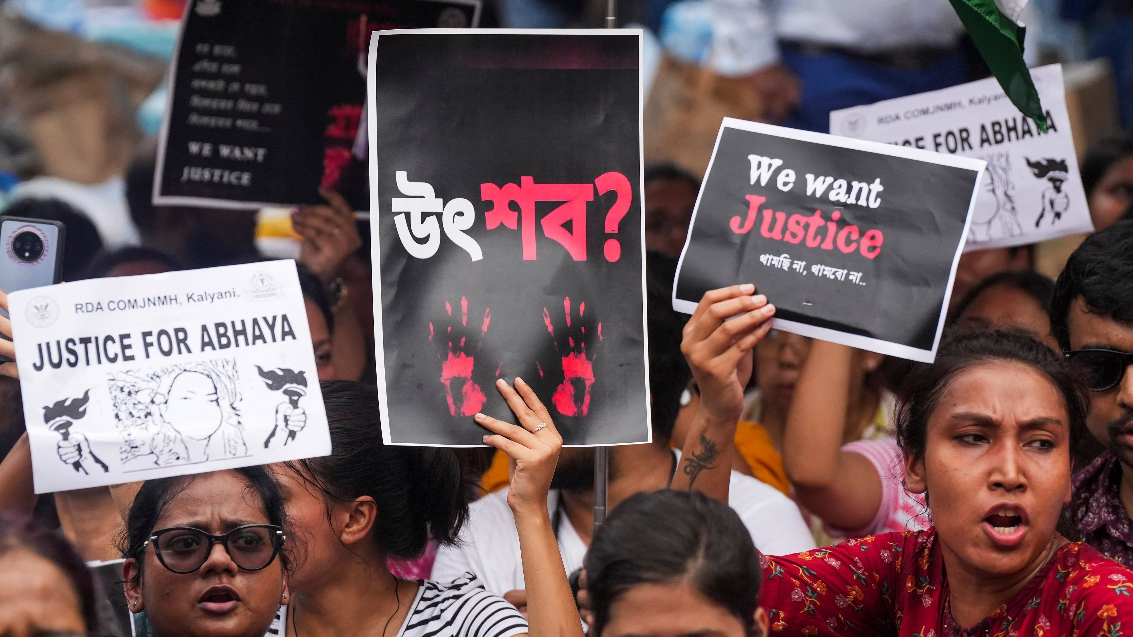 <div class="paragraphs"><p>Kolkata: Junior doctors during their 2nd day of sit-in-dharna over the RG Kar Hospital rape and murder incident, near Swasthya Bhawan in Kolkata, Wednesday, Sept. 11, 2024. </p></div>