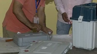 <div class="paragraphs"><p>Polling officials seal EVMs, VVPATs after voting concludes in Haryana.</p></div>