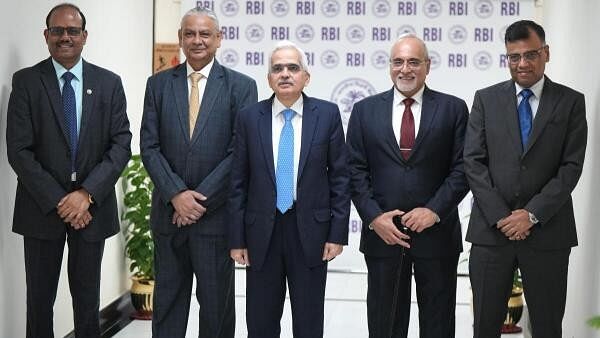 <div class="paragraphs"><p>Reserve Bank of India (RBI) Governor Shaktikanta Das with Deputy Governors M.D. Patra, M. Rajeshwar Rao, Swaminathan J and T Rabi Sankar during a press conference.&nbsp;</p></div>