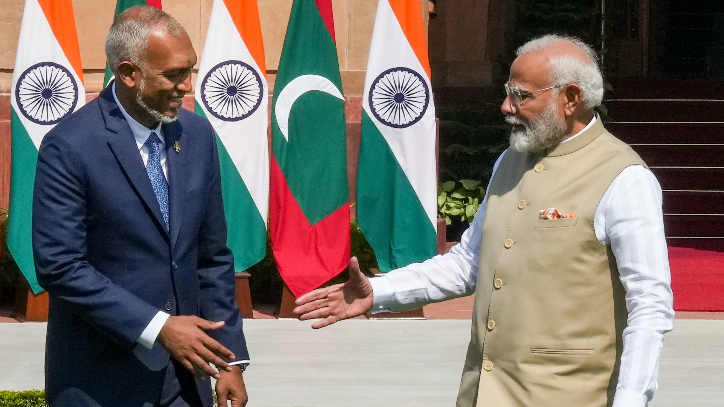 <div class="paragraphs"><p>Prime Minister Narendra Modi shakes hands with Maldives President Mohamed Muizzu prior to a meeting at Hyderabad House, in New Delhi, Monday.</p></div>