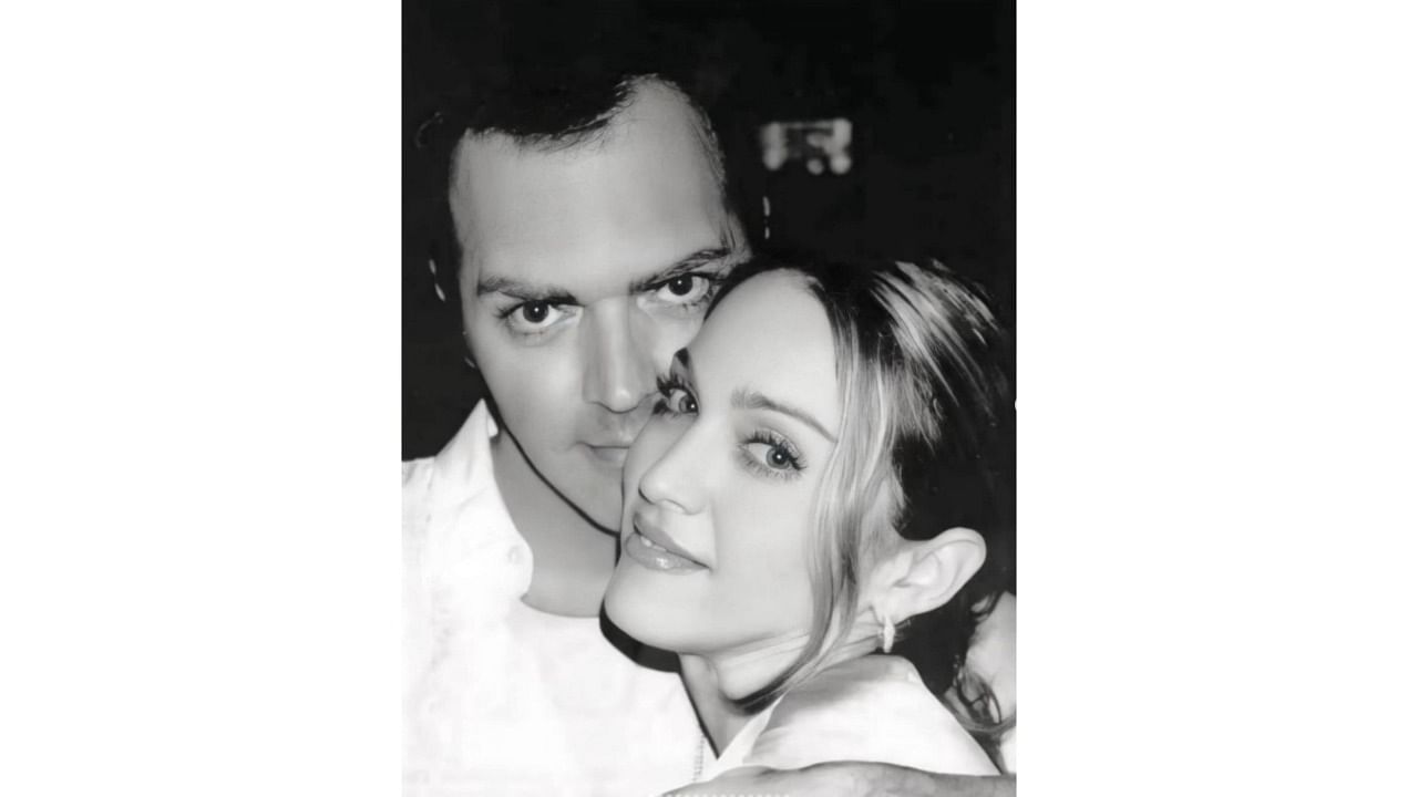 <div class="paragraphs"><p>Madonna posted a picture withe her&nbsp;brother Christopher Ciccone.</p></div>