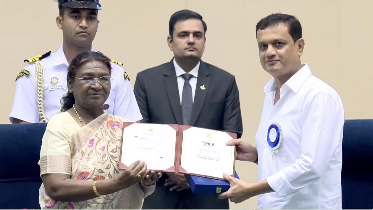 <div class="paragraphs"><p>Vijay Kiragandur receives the 'Best Popular Film Providing Wholesome Entertainment' for <em>Kantara </em>on behalf of Hombale Films from President Droupadi Murmu during the 70th National Film Awards, at Vigyan Bhawan, in New Delhi.</p></div>