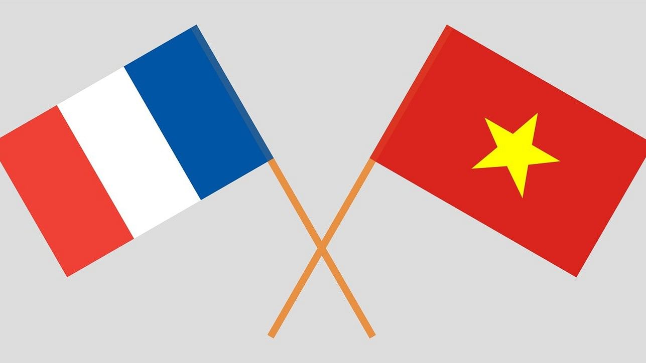 <div class="paragraphs"><p>Flags of France and Vietnam.</p></div>