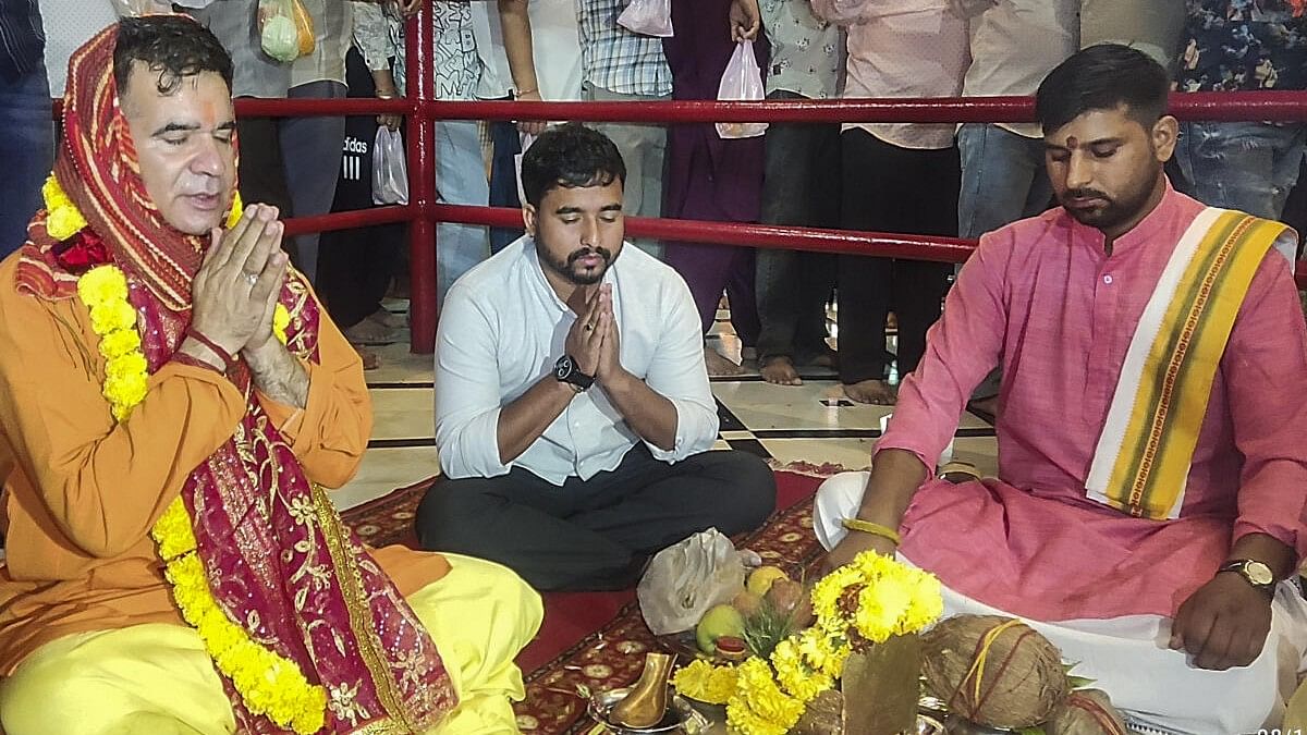 <div class="paragraphs"><p>J &amp; K BJP President Ravinder Raina offers prayers at historical Bawe Kali Mata temple before start of the counting of votes fot J &amp; K Assembly polls, in Jammu.</p></div>