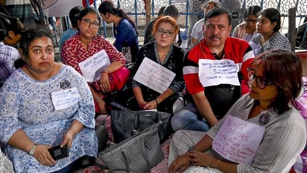 <div class="paragraphs"><p>Senior doctors join the protest</p></div>