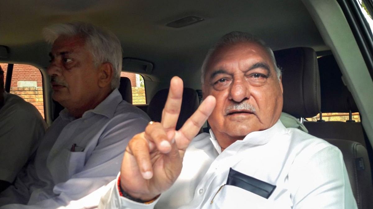 <div class="paragraphs"><p>File Photo: Congress veteran leader and former chief minister Bhupinder Singh Hooda flashes the victory sign as he leaves from a counting centre,.</p></div>