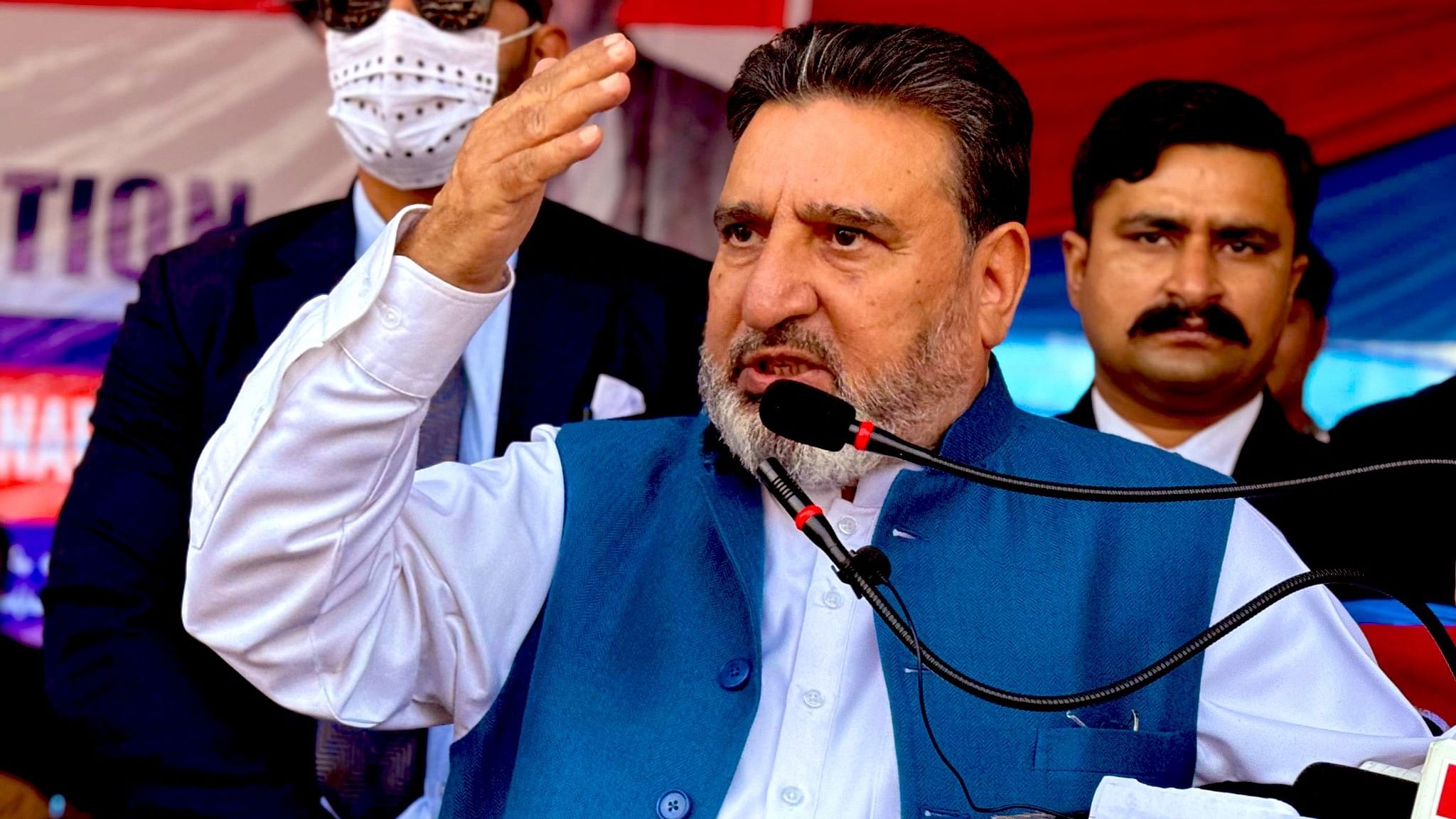 <div class="paragraphs"><p>Altaf Bukhari, one of the turncoats, lost a close battle in&nbsp;Channapora seat.&nbsp;</p></div>