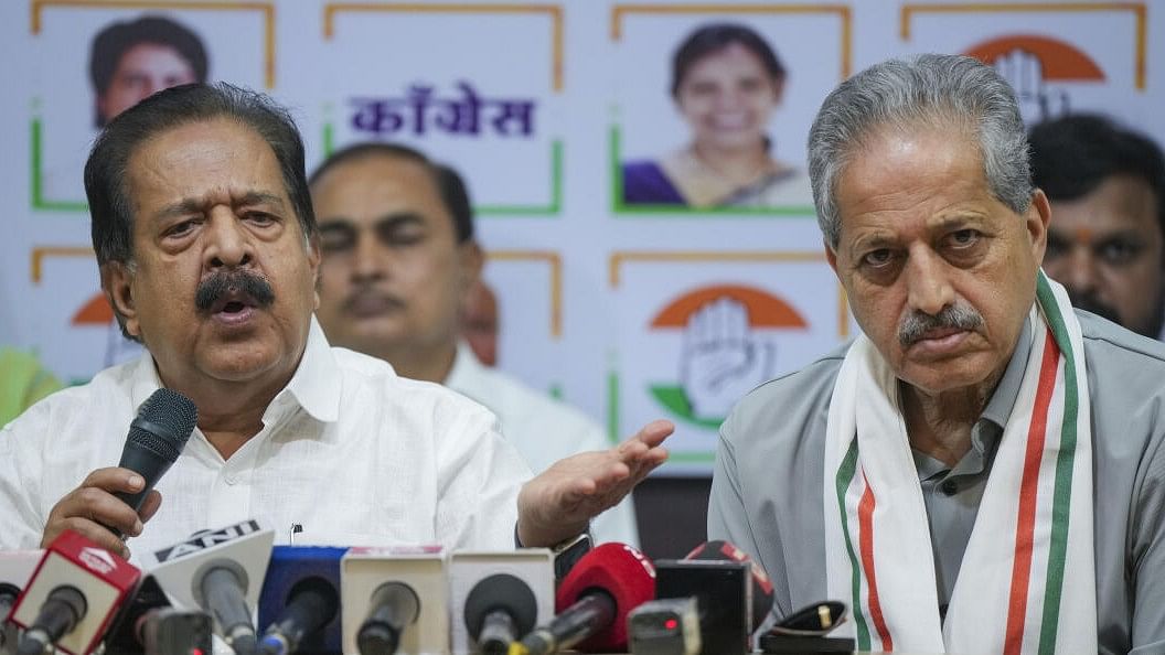 <div class="paragraphs"><p>Ramesh Chennithala (left) with AICC secretary-in-charge of Mumbai Congress UB Venkatesh addresses a press conference in Mumbai on Tuesday.</p></div>