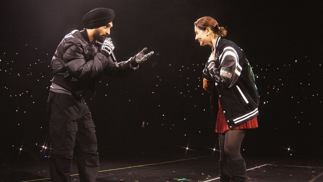 <div class="paragraphs"><p>Diljit Dosanjh with Hania Aamir during the show.&nbsp;</p></div>