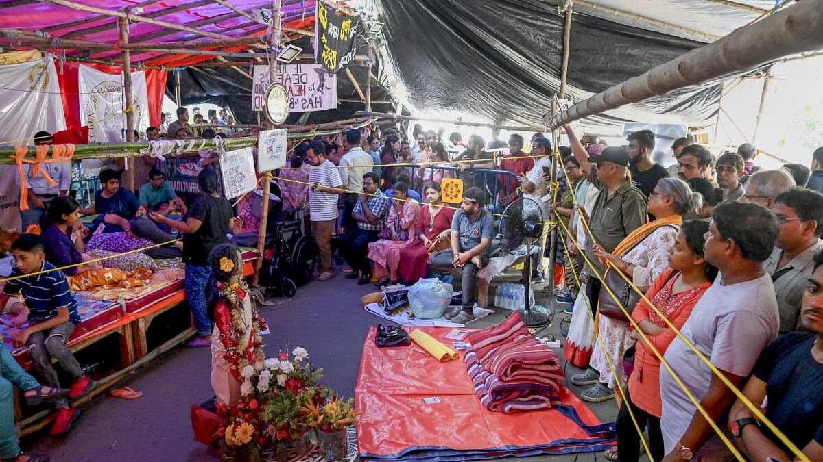 <div class="paragraphs"><p>People stand near the site of junior doctors' protest against the RG Kar Medical College and Hospital rape and murder incident, in Kolkata.</p></div>