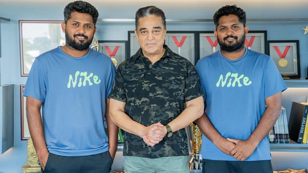 <div class="paragraphs"><p>Kamal Haasan poses with&nbsp;stunt choreographers Anbariv.</p></div>