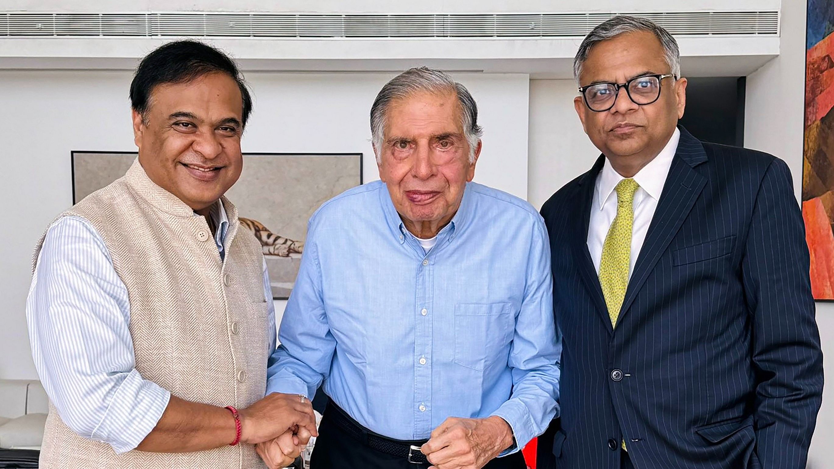 <div class="paragraphs"><p>Assam Chief Minister Himanta Biswa Sarma with former Tata Group chairman Ratan Tata and Tata Sons Chairman Natarajan Chandrasekaran during a meeting, on Wednesday.</p></div>