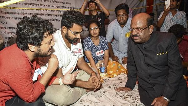 <div class="paragraphs"><p>West Bengal Governor C V Ananda Bose interacts with junior doctors sitting on a hunger strike in protest against the alleged rape and murder of a woman medic at the RG Kar Medical College and Hospital, in Kolkata.</p></div>