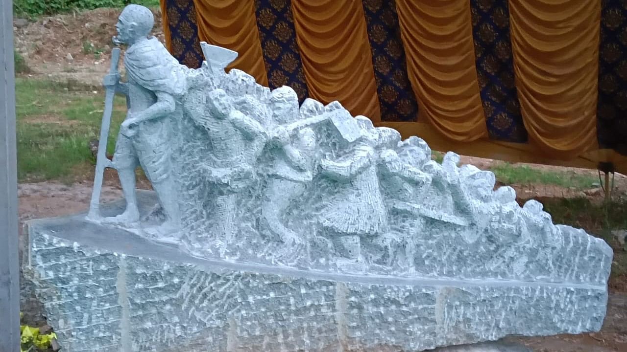 <div class="paragraphs"><p>The sculptures of freedom fighters done by Naresh Nayka at the expo held as part of Lalithakale, Karakushalakale Dasara at CAVA premises in Mysuru.</p></div>