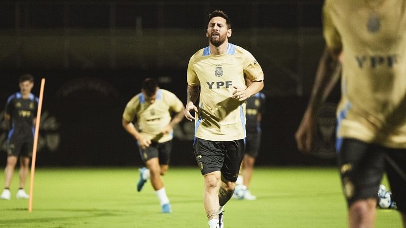 <div class="paragraphs"><p>Lionel Messi training for Argentina.</p></div>