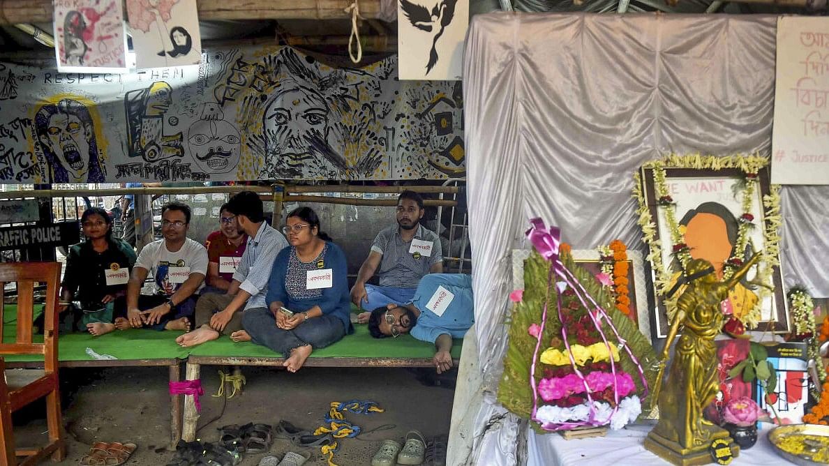 <div class="paragraphs"><p>Junior doctors during their hunger strike over the alleged sexual assault and murder of a trainee doctor, in Kolkata.</p></div>