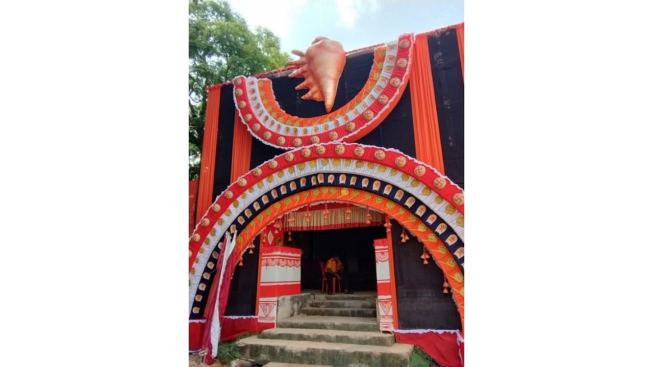 <div class="paragraphs"><p>Enlightenment is the theme&nbsp;of the pandal by Jayamahal&nbsp;Cultural Association.</p></div>