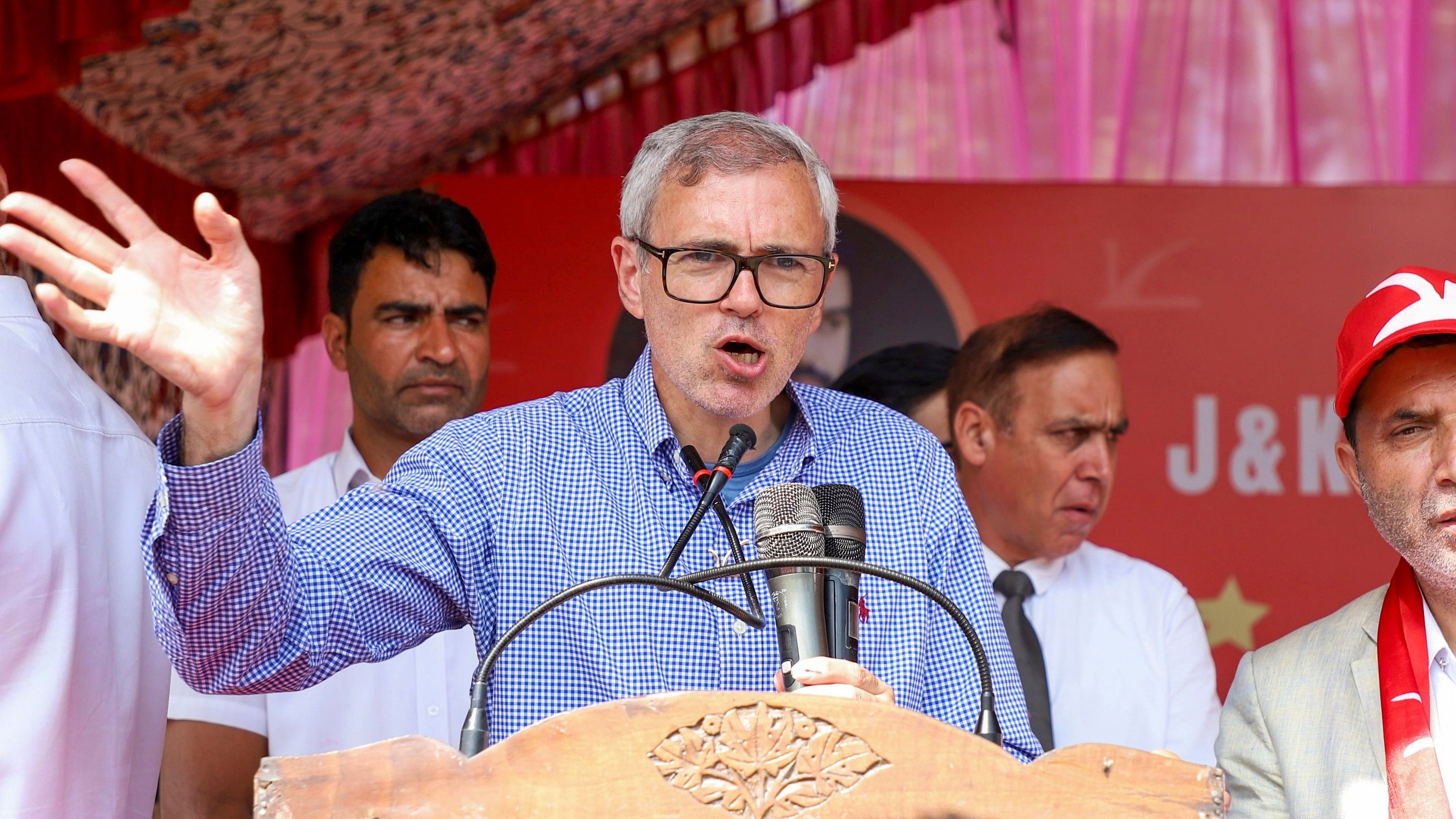 <div class="paragraphs"><p>Omar Abdullah</p></div>